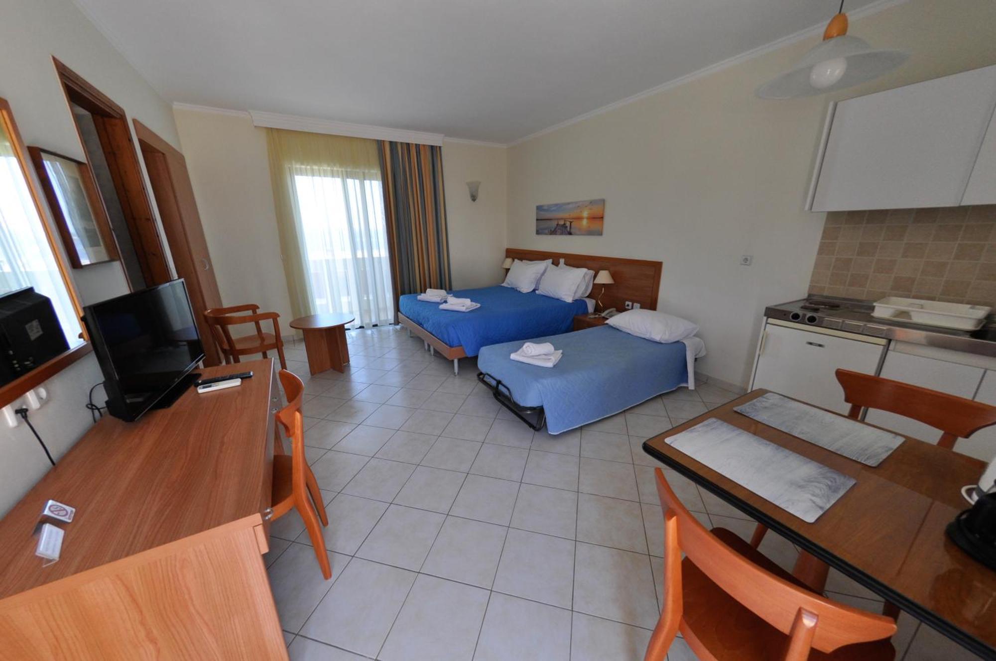 Aparthotel Golden View 2*